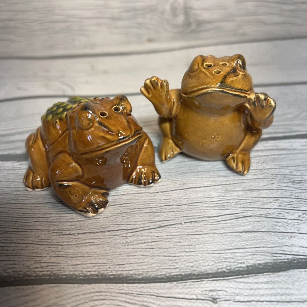 Vintage Ceramic Frog Salt and Pepper Shakers Brown Japan Original Pair MCM 70’s